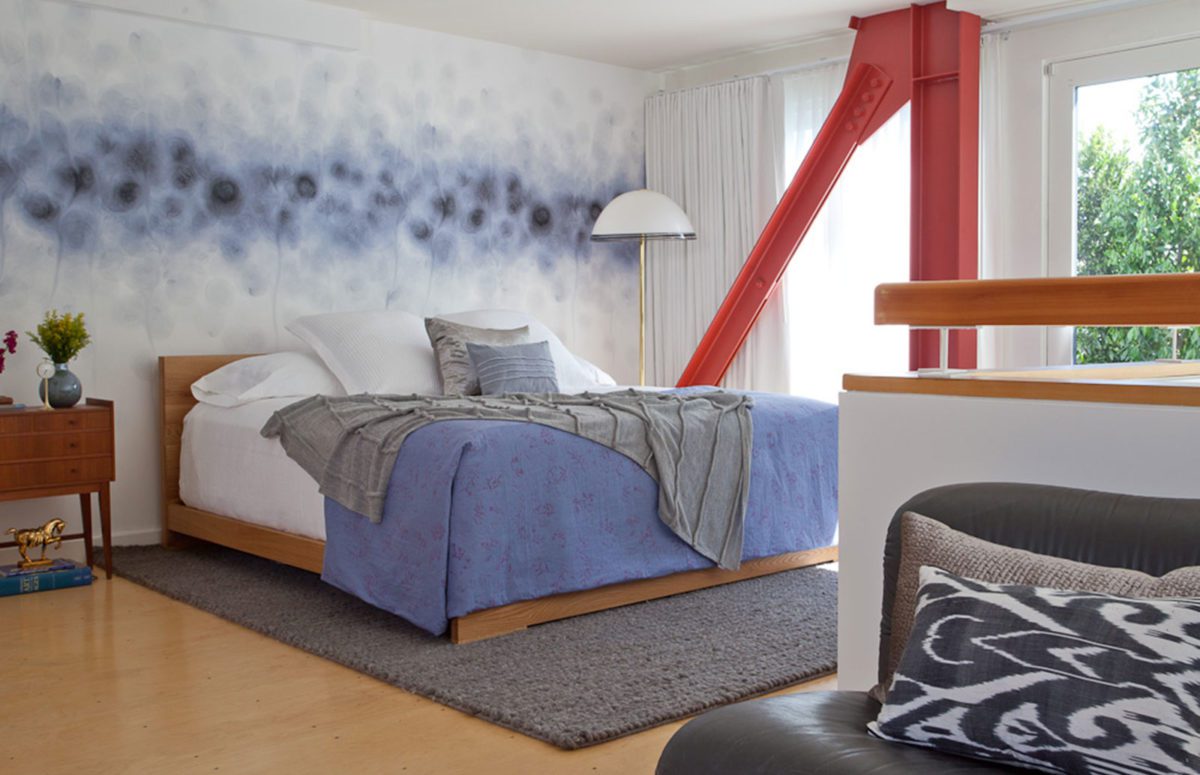 Bedroom in Venice Loft with Cozy Bed and a window view