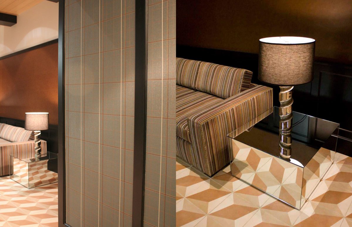 An Entrance Hall in Brown Shades and a Cube-shaped Small table with a Mirror Surface and a Brown Table Lamp on it